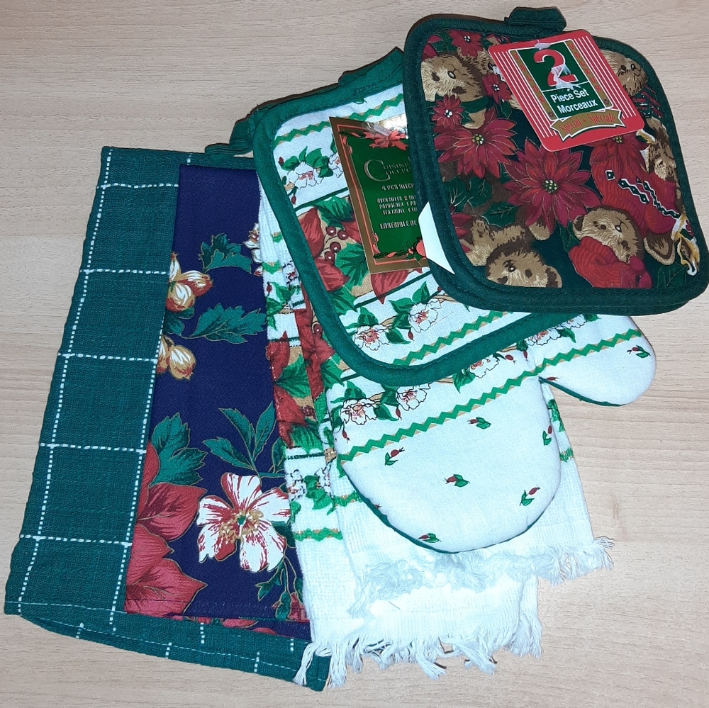 Bundle of Holiday Kitchen Linens NWT